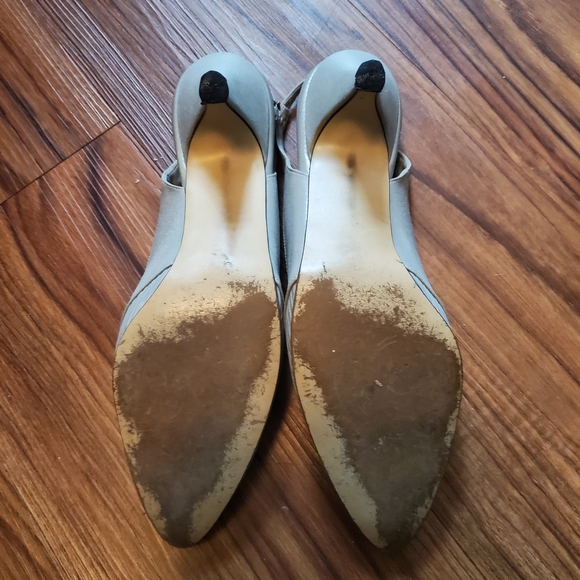 Vintage Light Gray Sling Back Heels - Picture 7 of 8